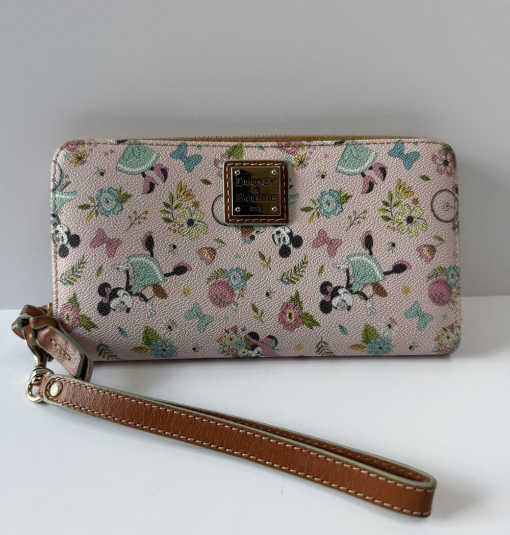 DOONEY & BOURKE DISNEY PARKS EPCOT FLOWER & GARDEN FESTIVAL WALLET/WRISTLET 2020